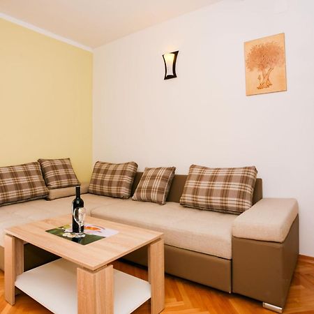 Apartments Intrada Podstrana Bagian luar foto