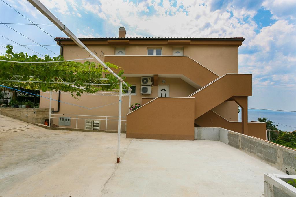 Apartments Intrada Podstrana Bagian luar foto