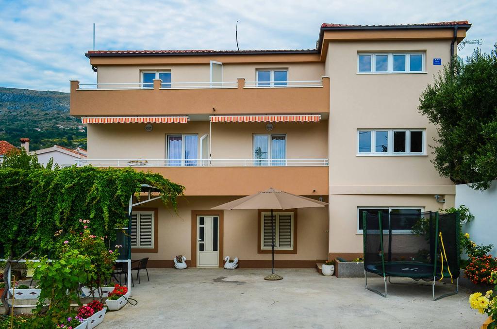 Apartments Intrada Podstrana Bagian luar foto