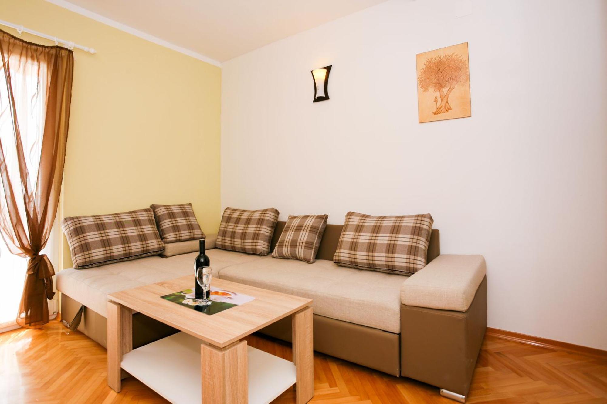 Apartments Intrada Podstrana Bagian luar foto